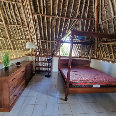 Paradiesische Villa Maisha Mazuri Mit Pool. Terrasse Und Personal Diani Beach Eksteriør billede