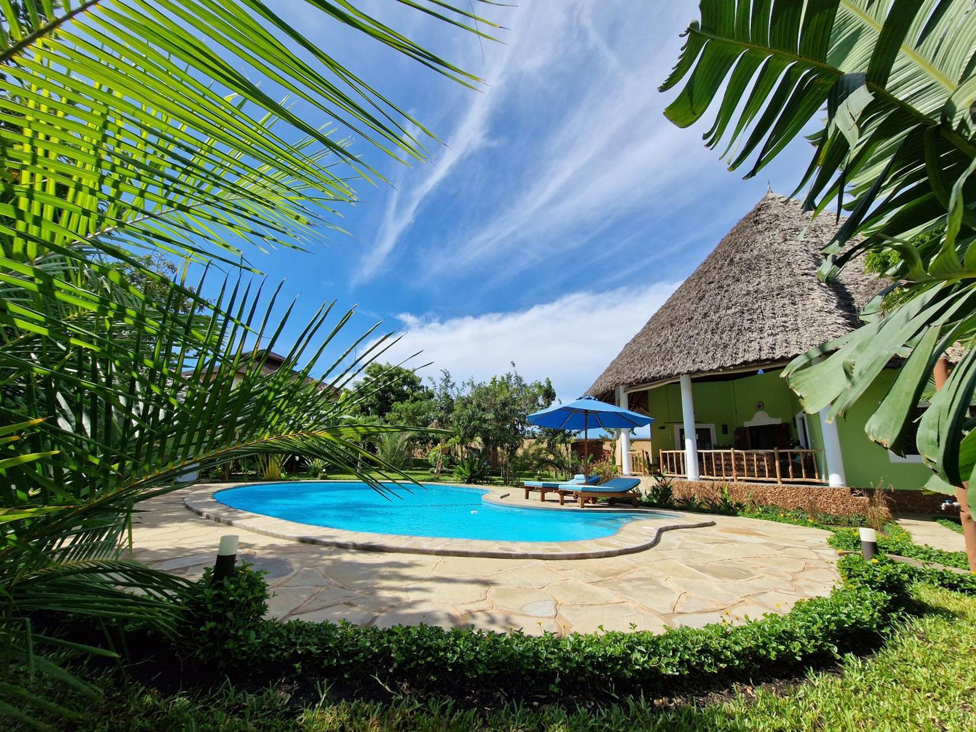 Paradiesische Villa Maisha Mazuri Mit Pool. Terrasse Und Personal Diani Beach Eksteriør billede