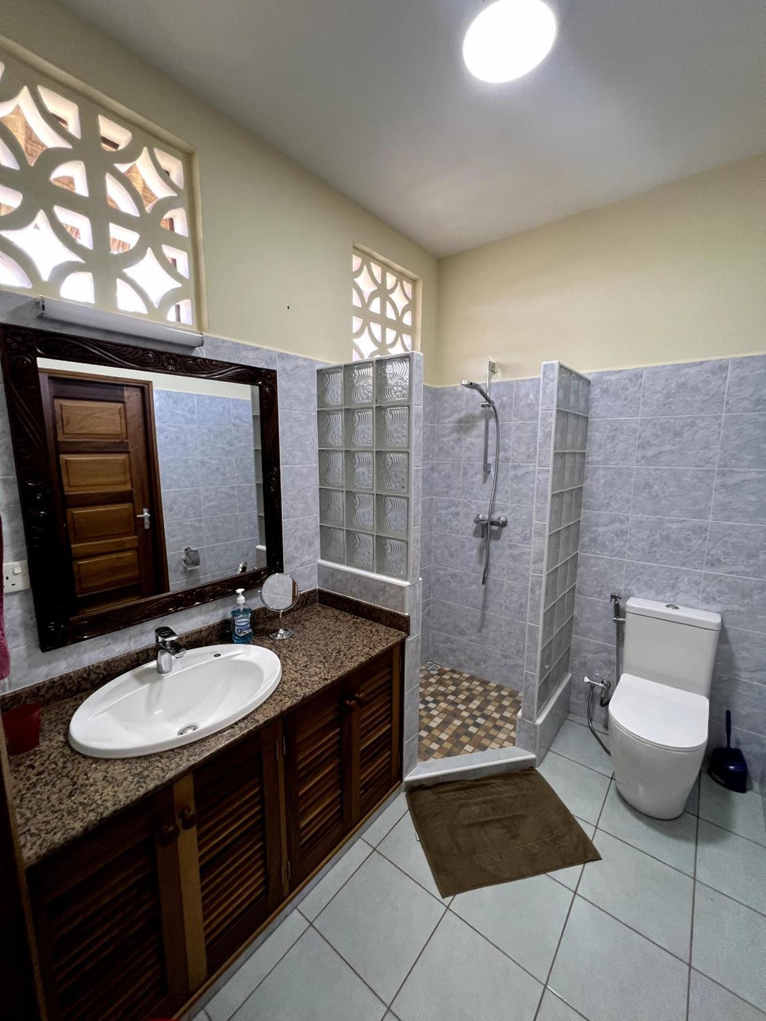 Paradiesische Villa Maisha Mazuri Mit Pool. Terrasse Und Personal Diani Beach Eksteriør billede