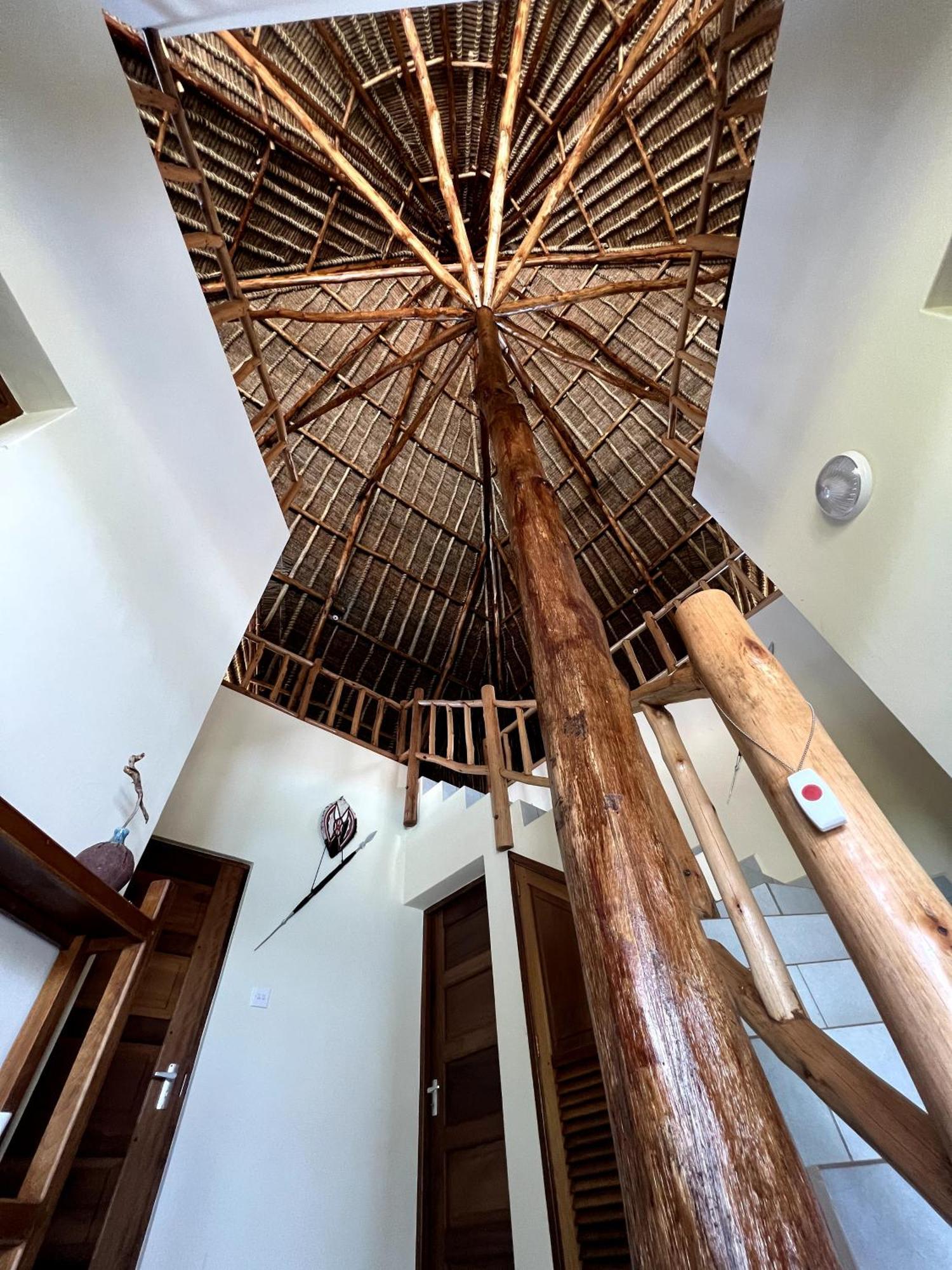 Paradiesische Villa Maisha Mazuri Mit Pool. Terrasse Und Personal Diani Beach Eksteriør billede
