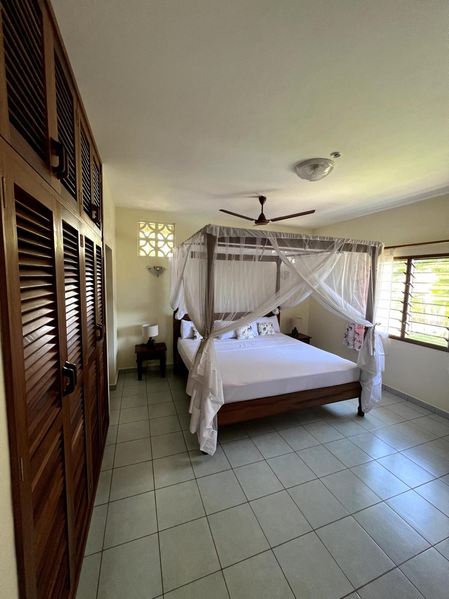 Paradiesische Villa Maisha Mazuri Mit Pool. Terrasse Und Personal Diani Beach Eksteriør billede