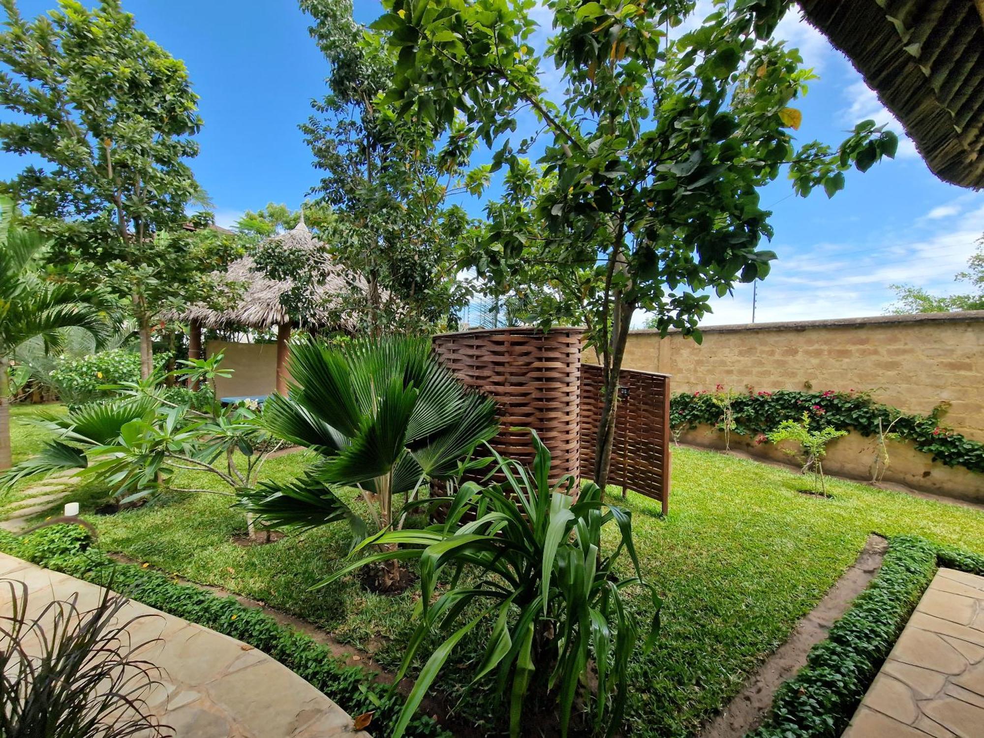 Paradiesische Villa Maisha Mazuri Mit Pool. Terrasse Und Personal Diani Beach Eksteriør billede