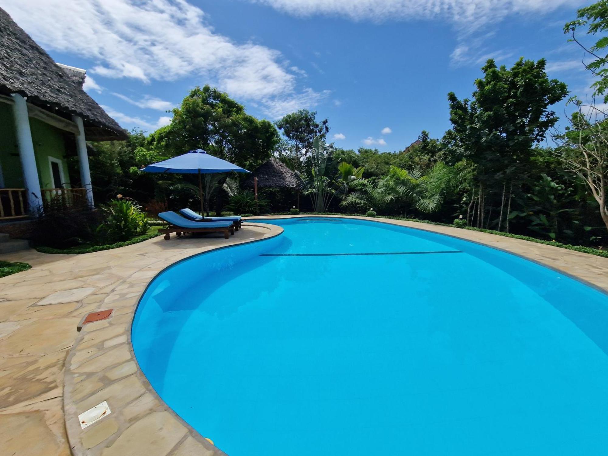 Paradiesische Villa Maisha Mazuri Mit Pool. Terrasse Und Personal Diani Beach Eksteriør billede