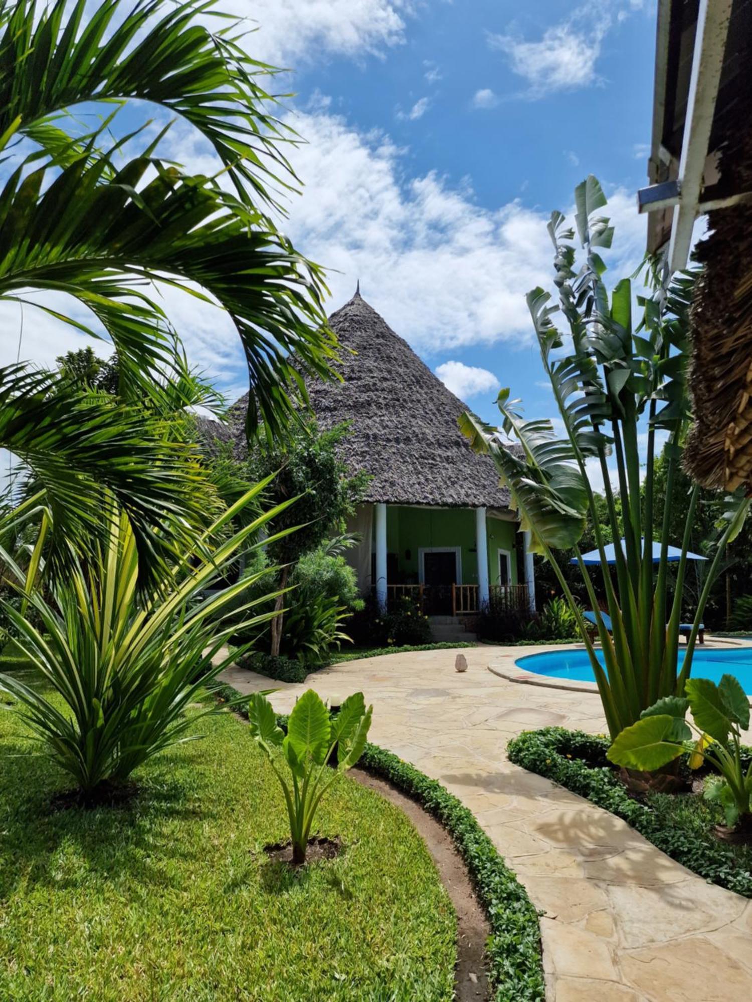 Paradiesische Villa Maisha Mazuri Mit Pool. Terrasse Und Personal Diani Beach Eksteriør billede