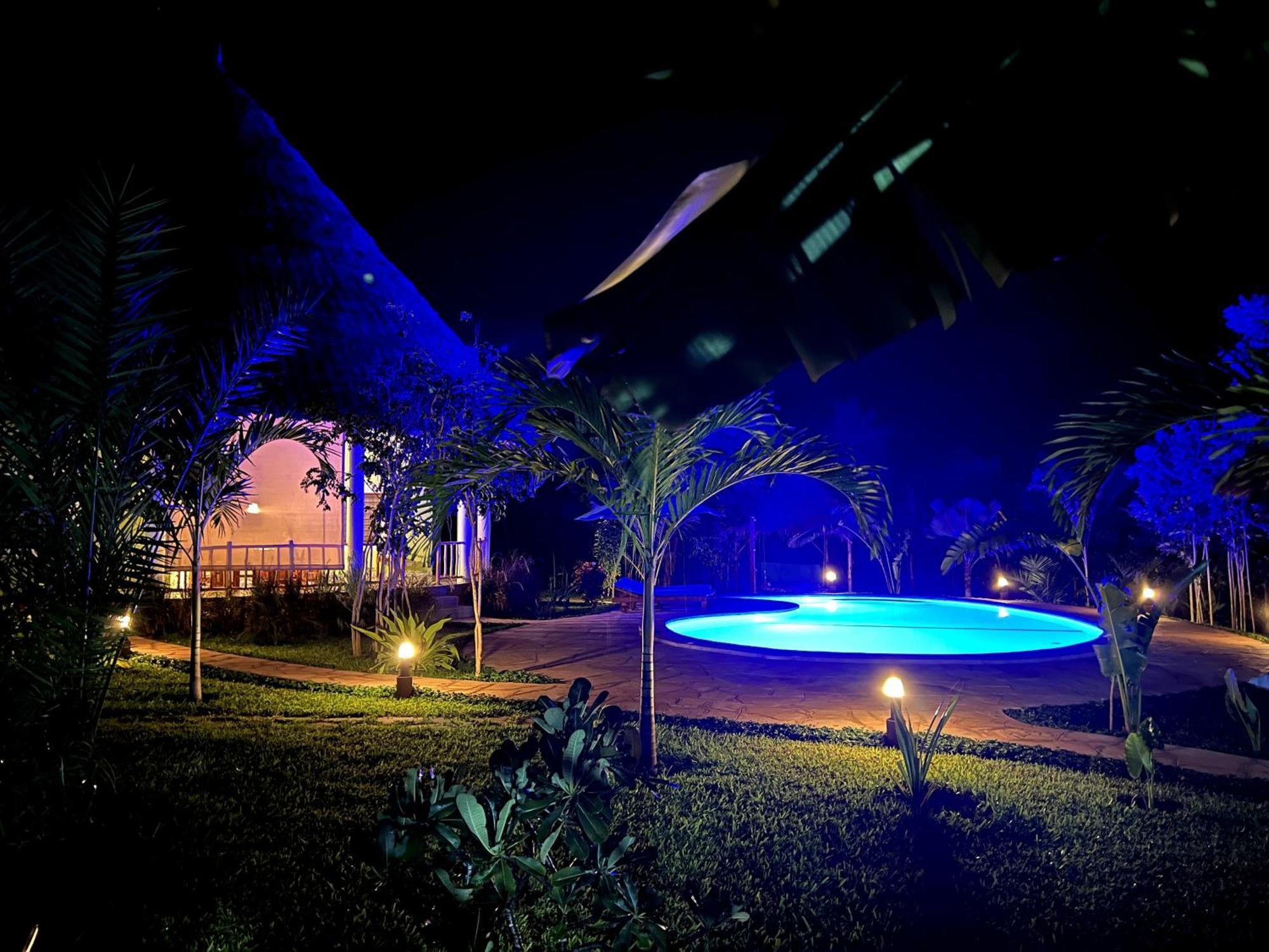 Paradiesische Villa Maisha Mazuri Mit Pool. Terrasse Und Personal Diani Beach Eksteriør billede