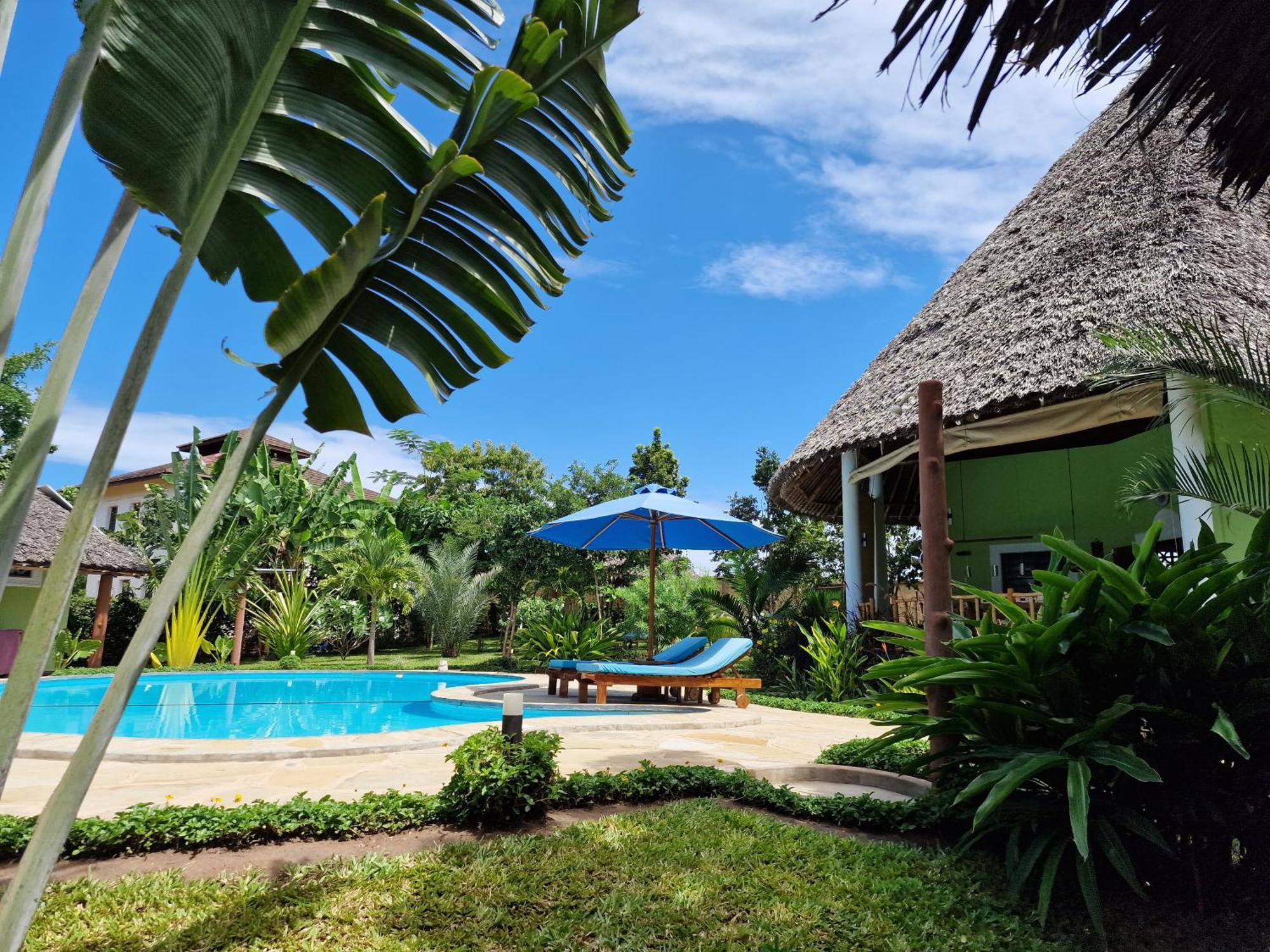 Paradiesische Villa Maisha Mazuri Mit Pool. Terrasse Und Personal Diani Beach Eksteriør billede