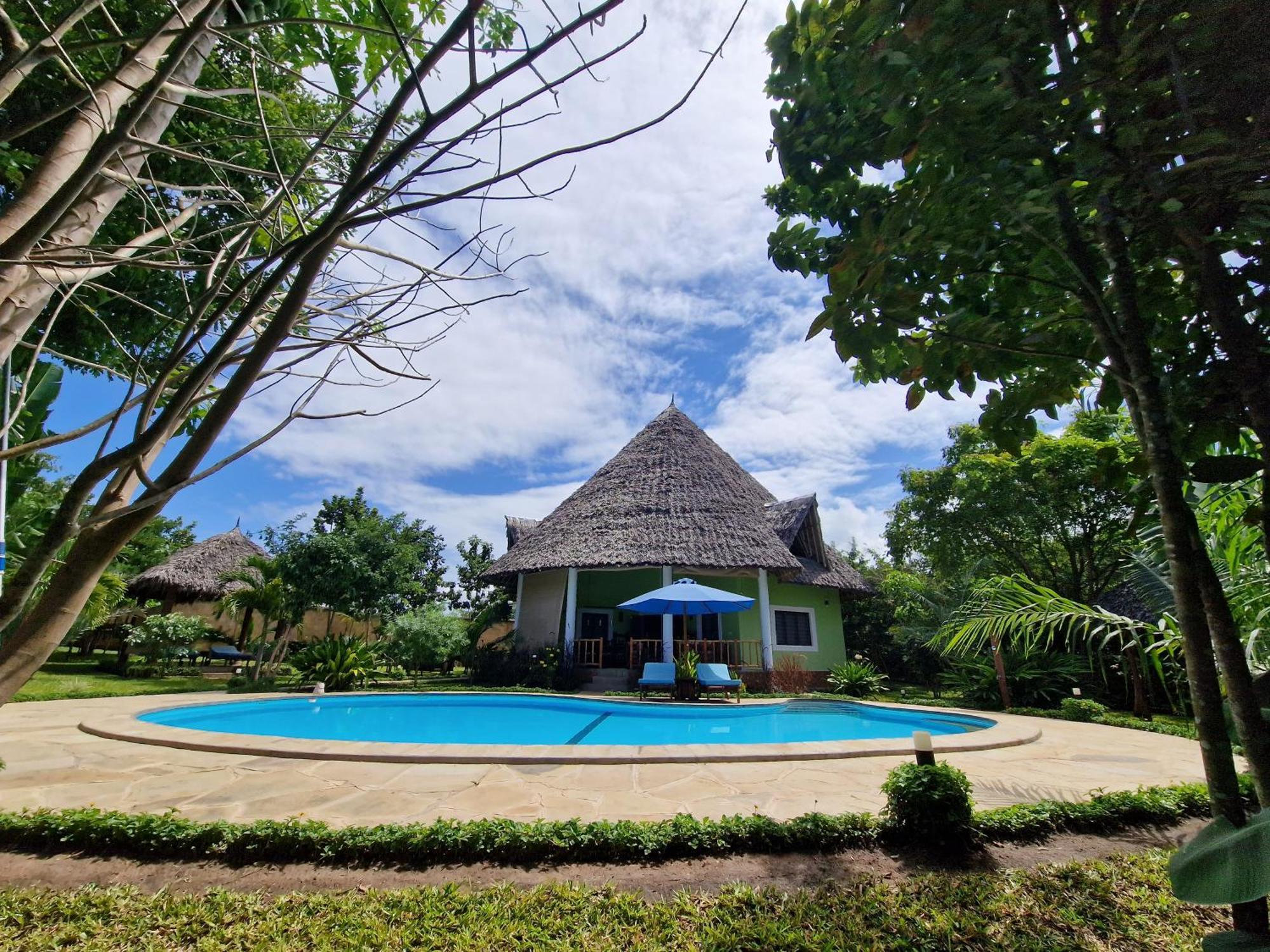 Paradiesische Villa Maisha Mazuri Mit Pool. Terrasse Und Personal Diani Beach Eksteriør billede