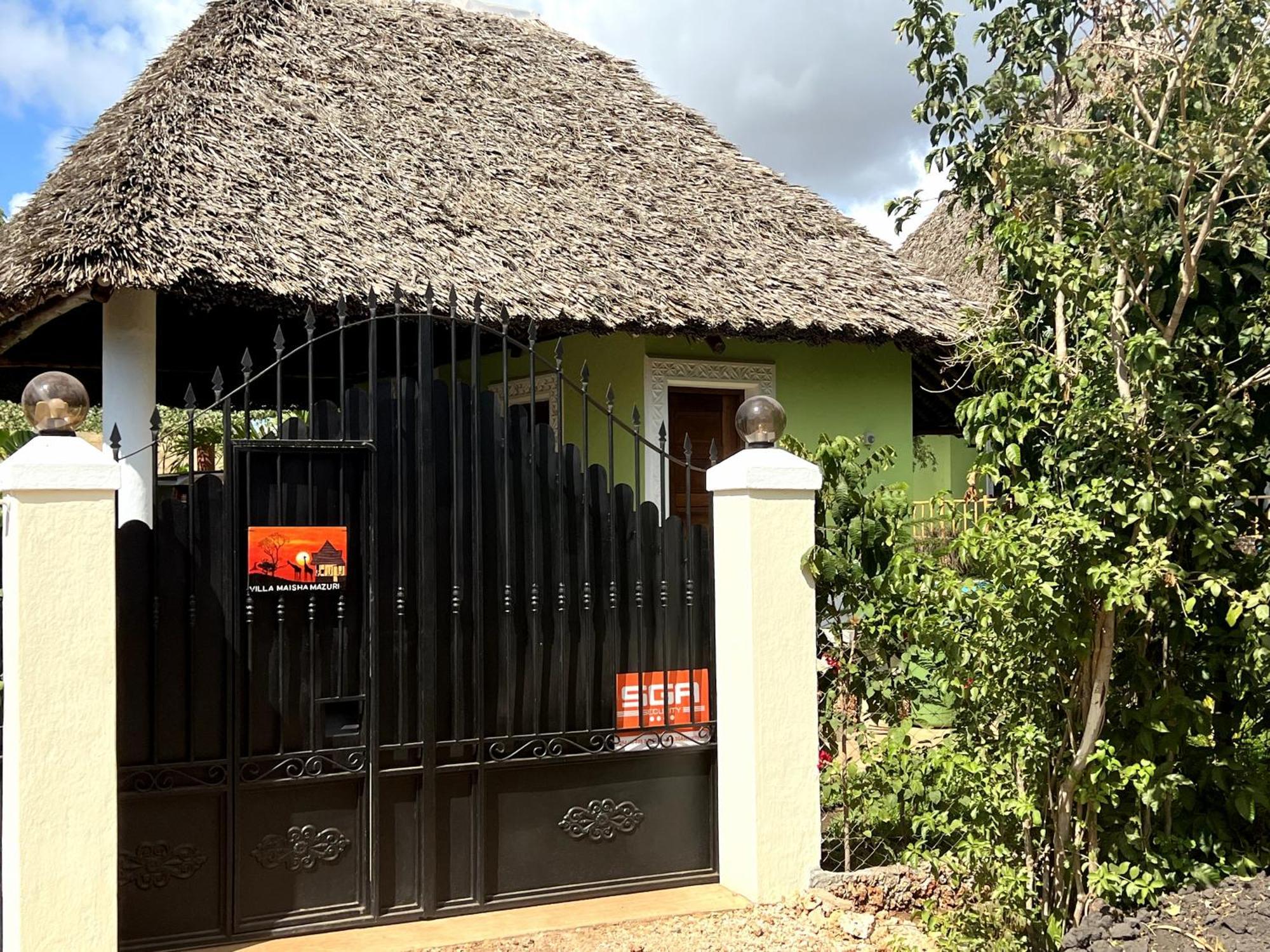 Paradiesische Villa Maisha Mazuri Mit Pool. Terrasse Und Personal Diani Beach Eksteriør billede